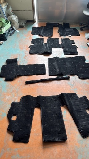 デリカD5   フロアマット中古