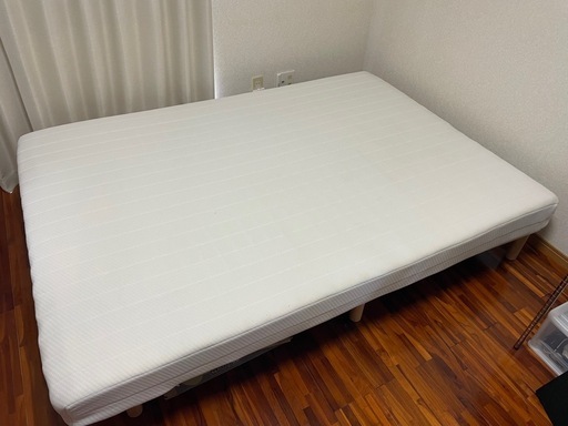 【取引中】ニトリ　ダブルベッド　脚付ヘッドレスすのこベッドフレーム