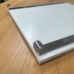 1枚300円 引っ掛け式のミラー 引っ掛け部分を外すことも可能 ドレッサー 卓上使い 無くなり次第終了 30×34cm DIY部材 オリジナル 鏡面 鏡 ミラー 置き型 掛け型 部材の画像