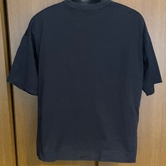 ユニクロ 黒Tシャツ プラスJの画像