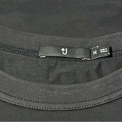 ユニクロ 黒Tシャツ プラスJの画像