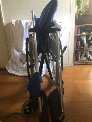 【介護・リハビリに】折りたたみ可能 自走式車椅子（緑色安全ベルト付属） 