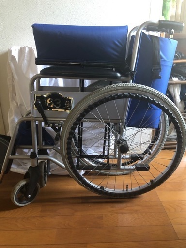 【介護・リハビリに】折りたたみ可能 自走式車椅子（緑色安全ベルト付属） 