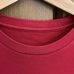 ユニクロ 赤Tシャツの画像