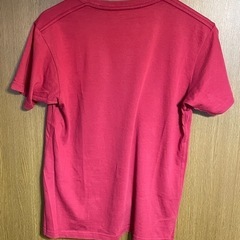 ユニクロ 赤Tシャツの画像