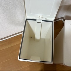 【ほぼ新品】ペダル式ゴミ箱の画像