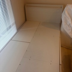 ベッドフレームの画像