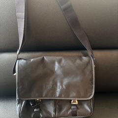 PRADA ネイビー メッセンジャーバッグ