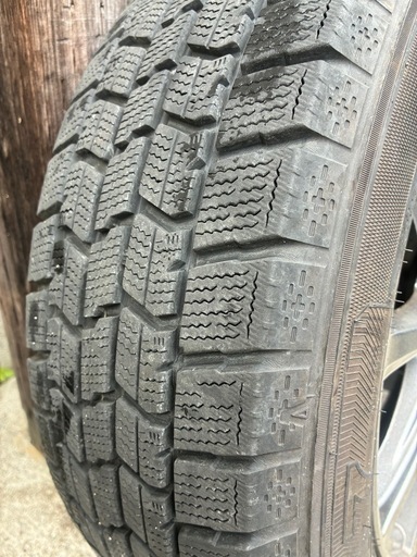 アルミホイル付きスタッドレスタイヤ