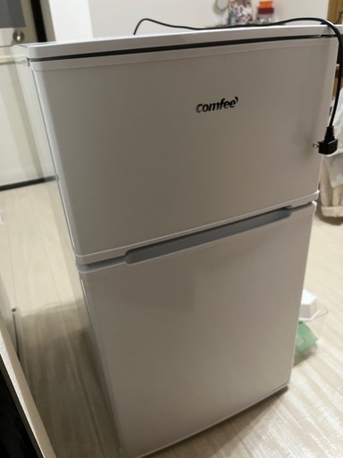 Amazon | COMFEE' 冷蔵庫 90L 2ドア 右開き ホワイト RCT90WH/E