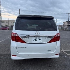 トヨタ アルファードの画像