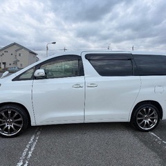 トヨタ アルファードの画像