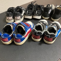 男の子スニーカーの画像