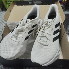 激安😭🔽🎁新品🅰️アデダス、スニカー、メッシュタイプ🔴👟27/5センチ➕️💲1500円の🚰防水スプレ❌完売❌の画像
