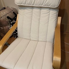 IKEA ポエングソファーの画像