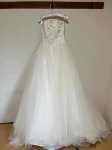 痩せ型新婦さんに！　アロヒナモエ ウェディングドレス (定価418000円） 痩せ型新婦さんに！アロヒナモエ ウェディングドレス (定価