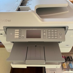 水筒、ブランド靴、服、収納ボックス多数、スーツケース小、工具、人毛カツラ、和服、布多数、生地多数、鏡台、ハンガーラック、新品ブランドネクタイ、新品オムツ多数、の画像