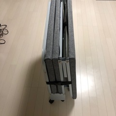 折りたたみベッドの画像