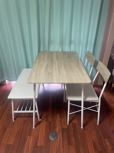 テーブルと椅子