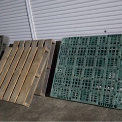 中古 パレット【９枚 】樹脂製・プラスチック製・木製★愛知県★【現地引き取り限定】業務用品