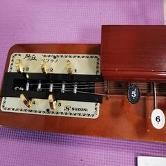 美品！大正琴　砂丘　ソプラノ取り扱い説明書、本体ケース、譜面スタンド付きの画像