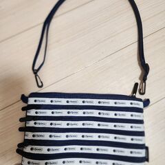 新品【LeSportsac×ZUCCa】LOUVER TAPE SACOCHE　ズッカ ネイビー×ホワイトー 　サコッシュの画像