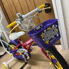 子供用自転車　コロ付き
の画像