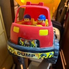 巨大　DUMPおもちゃ　車の画像