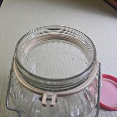 昭和レトロ/1970年代物】大瓶  持ち手付きガラス製品瓶 古い 大きいガラス容器 蓋付きガラス容器の画像