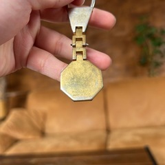 イタリア製 HUNTING WORLD ロゴ金属製/GOLDxREDの画像