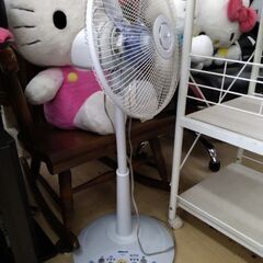 極上美品　マイナスイオン　チャイルドロック　強弱スイング搭載　扇風機