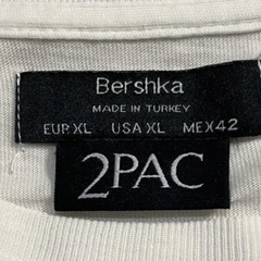 ヒップ ホップ HIP HOP バンドt 
ダメージ有　ビッグサイズ 2パック Bershka ベルシュカ ロンT　2PAC 総柄 白T 袖ロゴ バンドT BIG SIZEの画像