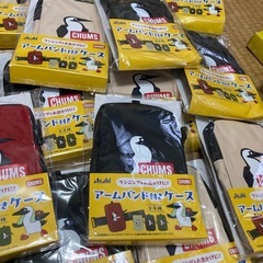 CHUMS アームバンド付きケース　２つ50円　先着35個　欲しい個数と色を連絡くださいの画像