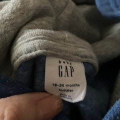 GAPブルーパーカーの画像