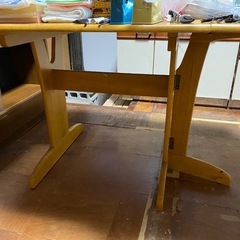 ダイニングテーブル　卓面が拡がりますの画像