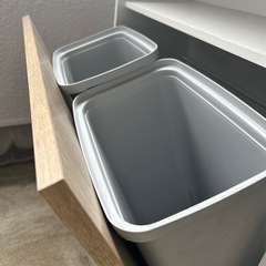 ゴミ箱　スリム型の画像