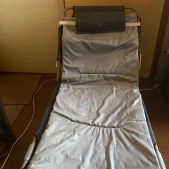 折りたたみベッド敷きパッとと枕付きの画像