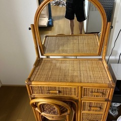 木製の化粧台
