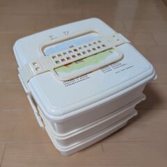 未使用  ランチボックス  3段  食器付きの画像