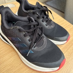 adidasキッズ21センチの画像