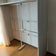 ハンガーラックの画像