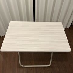 早い者勝ち！折り畳みテーブルの画像
