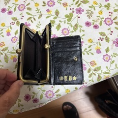 【流儀圧搾製】オシャレな二つ折り財布の画像