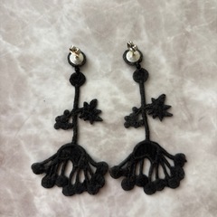 刺繍ピアスの画像