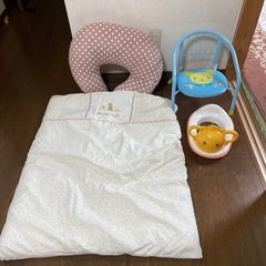 ベビー用品授乳クッションベビー布団ベビーチェア補助便座のセット
