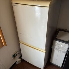 早い者勝ち‼ シャープ冷蔵庫  １３７L  ノンフロン冷凍冷蔵庫