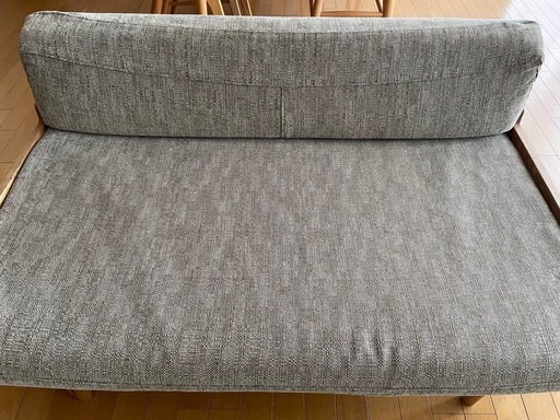 モモナチュラル　2人掛けソファー