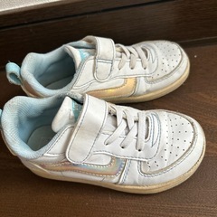 バンズ　スニーカーの画像