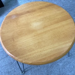 値下げ 丸テーブル　脚折りたたみ式の画像