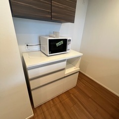 決まりました！ニトリ食器棚のTOSHIBAの電子レンジ